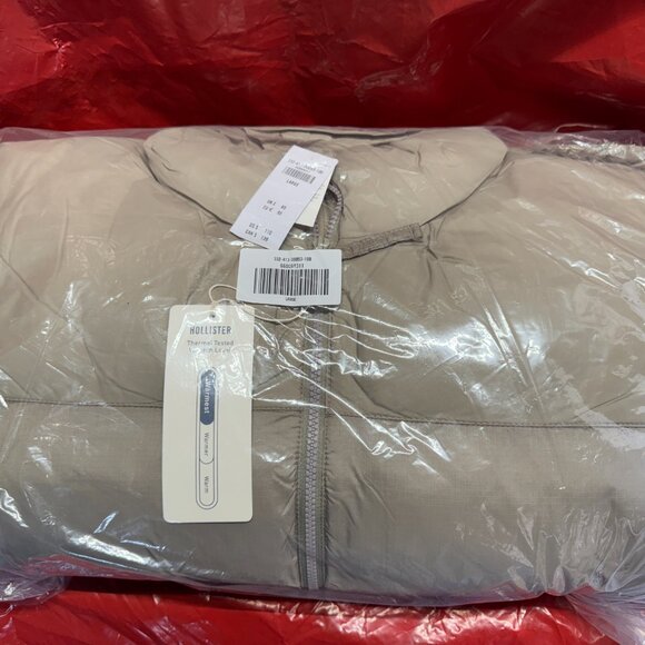 BNWT Hollister Boxy Zip-Up Puffer Jacket, Tan, Large - Picture 3 of 5